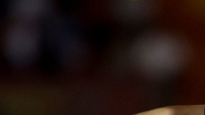 George Corral, de Jaguares, intenta rematar mientras lo observa Fidel Martínez, de Xolos, ayer, en la cancha del  Víctor Manuel Reyna.