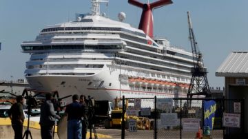 La nave crucero Triumph, de Carnival, atracada en un muelle de Mobile, Alabama, le dio una 'horripilante' vivencia a la demandante.