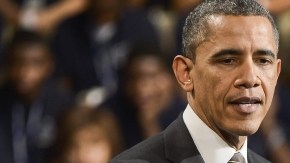 Barack Obama da su discurso, ayer, donde llama a aumentar el salario mínimo y habla del desarrollo del país, en Chicago.