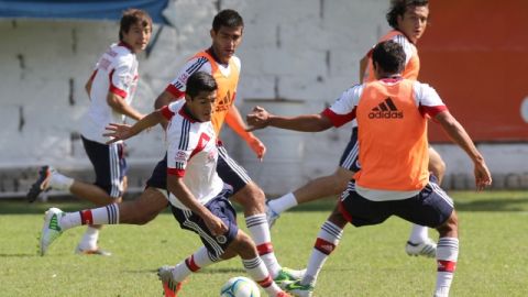 Jesús Sánchez (izq.) advierte que ante La Franja, el domingo, deberán estar concentrados los 90 minutos para llevarse los tres puntos.