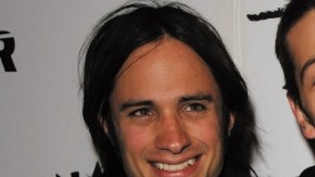 El cortometraje de Gael García Bernal (izq.) y Diego Luna se estrena el lunes por internet.