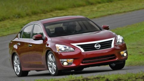 El nuevo Nissan Altima con motors V6 viene en su mejor versión