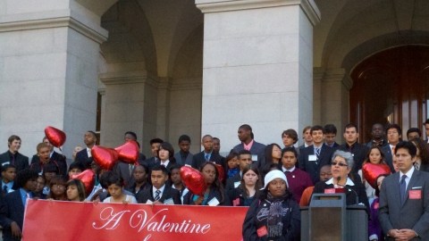 Estudiantes viajaron a Sacramento para dar su apoyo a la propuesta del Senador De León.