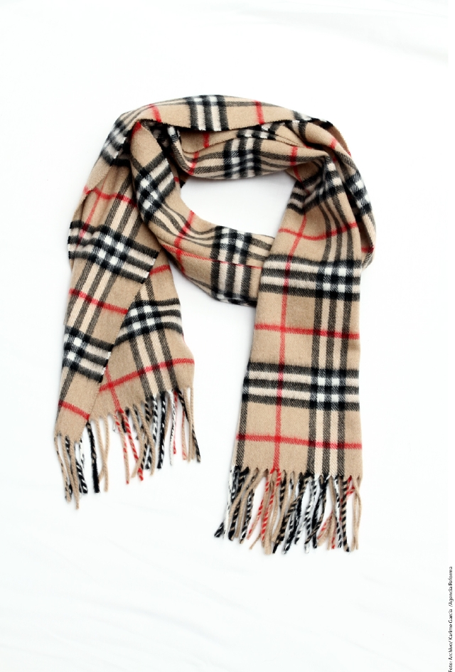 Envuélvase glamour con bufanda - La Opinión