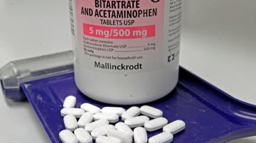 Como en años recientes, los medicamentos opiáceos que incluyen el Vicodin o Hydrocodone fueron el ma- yor problema al significar tres de cada cuatro muertes por sobredosis de medicinas en EEUU en 2010.