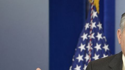 El gobierno de EE.UU. afirmó que recortes de gasto causarán retrasos en vuelos en todo el país. En la foto, el secretario de Transporte de EE.UU., Ray LaHood.