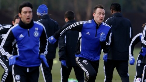 Los jugadores del Chelsea  se preparan para enfrentar mañana al Manchester City   en la jornada 17 de la Liga Premier.