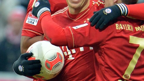 Arjen Robben (centro),  abrió el camino de la victoria.