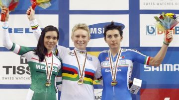Sofía Arreola (izq.) comparte el podio con la checa Jarmila Machacova (centro), ganadora del oro, y la italiana Giorgia Bronzini, bronce.