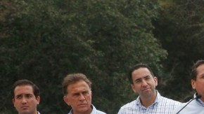 Los dirigente del PAN y PRD encabezaron un mitin en protesta por la decisión del Tribunal Estatal Electoral, de anular su alianza.