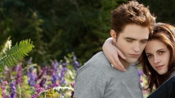 Robert Pattinson y Kristen Stewart en una escena de 'Breaking Dawn 2'.
