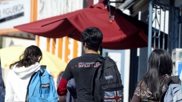 Existe la percepción de que si hay más alumnos graduados, tal vez se pueda revertir el problema presupuestario.