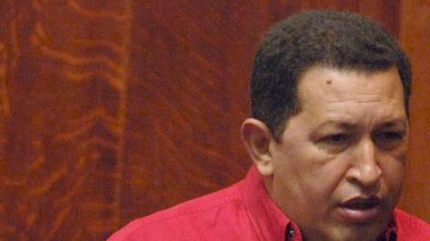 El vicepresidente venezolano Nicolás Maduro insiste en que Hugo Chávez  "imparte órdenes".