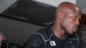 Timothy Bradley  da los últimos toques a sus prácticas.