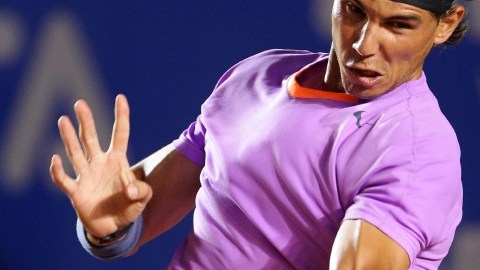 Nadal devuelve una bola en el segundo set.