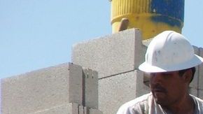 E-Verify es una parte clave de propuesta migratoria, pero expertos afirman que el sistema necesita cambios importantes.