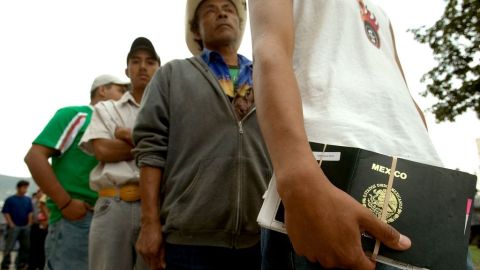 El consulado de EE.UU. en la ciudad mexicana de Monterrey, otorgó durante el año pasado, 60 mil visas temporales de trabajo a mexicanos.