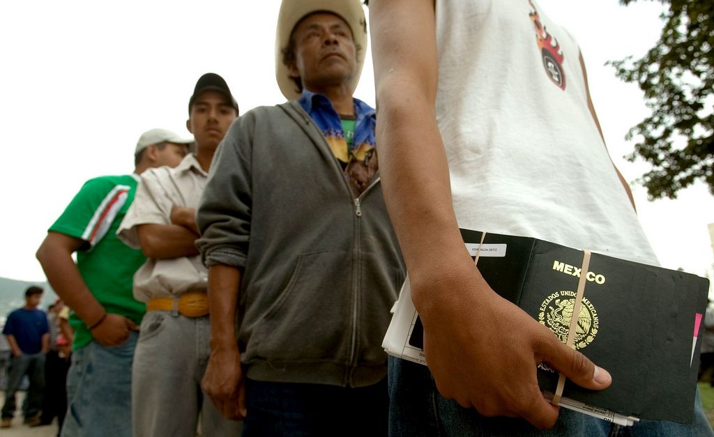 El consulado de EE.UU. en la ciudad mexicana de Monterrey, otorgó durante el año pasado, 60 mil visas temporales de trabajo a mexicanos.