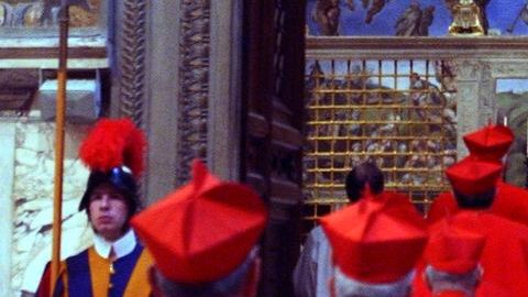 La elección de un nuevo pontífice se espera ya en El Vaticano y el mundo.