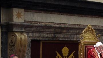 Expertos internacionales han afirmado que la renuncia de Benedicto XVI es producto de los abusos sexuales de sacerdotes católicos en todo el mundo.