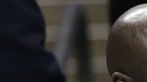 Michael Jordan es acusado de no reconocer la paternidad de un supuesto hijo.