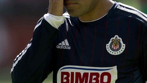 Marco Fabián suma tres goles en dos partidos y po- dría quedar fuera del duelo contra los Pumas.