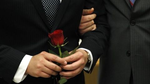 Las bodas entre personas del mismo sexo están prohibidas en California.
