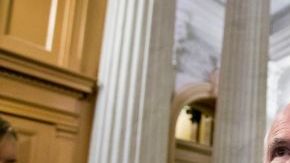 El senador McCain se declaró complacido por la oportunidad de informar a importantes miembros de la cámara baja sobre la reforma migratoria.