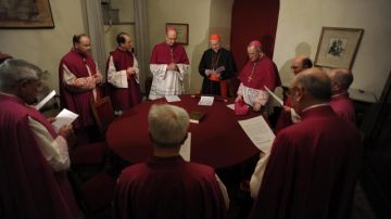 La primera congregación de cardenales preparatoria del cónclave que elegirá al sucesor de Benedicto XVI  se celebrará el próximo lunes.