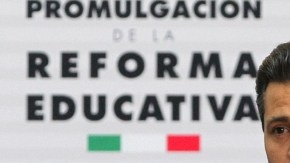 El presidente de México, Enrique Peña Nieto, habla durante la promulgación de la reforma educativa en el país.