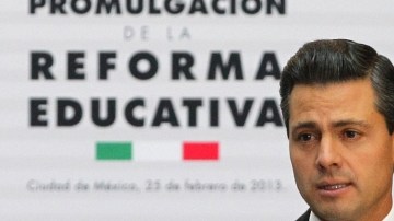 El presidente de México, Enrique Peña Nieto, habla durante la promulgación de la reforma educativa en el país.