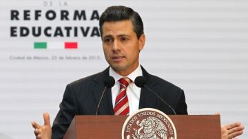 El presidente de México, Enrique Peña Nieto, habla durante la promulgación de la reforma educativa en el país.