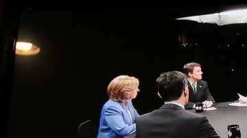 En el último debate, dardos envenenados se  cruzaron en todas las direcciones en el estudio.