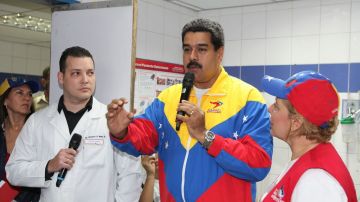 Maduro afirma que Capriles se está reuniendo con grupos que conspiran contra Venezuela y su gobierno.