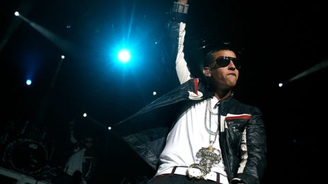Daddy Yankee tenía una lesión en los meniscos que hoy le fue corregida.