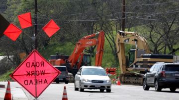 Los carteles de construcción advierten a los choferes que el bulevar Coldwater Canyon estará cerrado de lunes a sábado, por un mes, a partir del 23 de marzo.