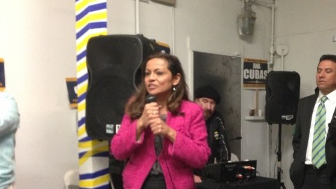 Ana Cubas en su oficina de campana anoche.