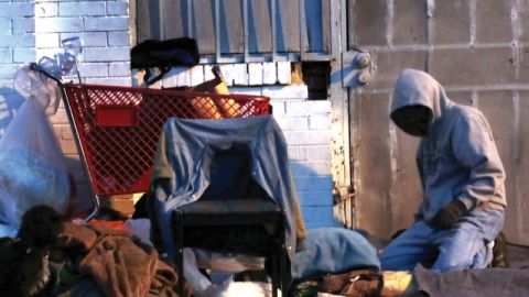 Autoridades de  Salud Pública  está tratando de identificar en qué medida afectarán los recortes, incluyendo los esfuerzos por controlar el rebrote de tuberculosis entre los indigentes en Skid Row.