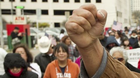 La economía es uno de los temas que fueron desplazados entre los latinos en EE.UU. La inmigración hoy lo es todo.