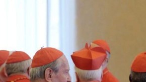 El elenco, intitulado “la sucia docena”, incluyó a 12 purpurados y fue dada a conocer en Roma en coincidencia con la celebración en el Vaticano de las congregaciones de cardenales preparatoria del Cónclave.
