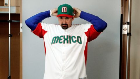 Adrián González, el toletero zurdo de Dodgers, vuelve a ser la principal arma ofensiva de México en el Clásico Mundial de Beisbol.