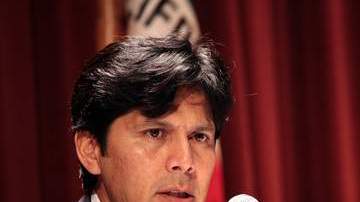 El Senador Kevin de León (i), dio su respaldo a Eric Garcetti, que debe ir a una segunda vuelta electoral donde se elegirá al próximo alcalde de Los Ángeles.