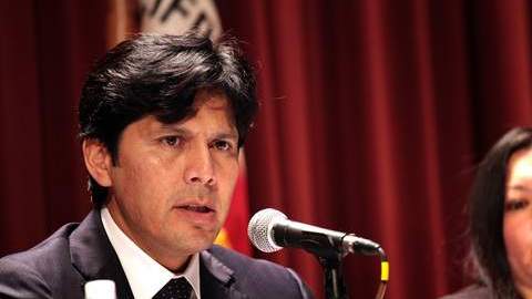 El Senador Kevin de León (i), dio su respaldo a Eric Garcetti, que debe ir a una segunda vuelta electoral donde se elegirá al próximo alcalde de Los Ángeles.