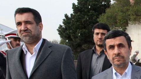 Asistirán a funerales de Chávez 33 jefes de Estado. En la foto, el presidente de Irán, Mahmoud Amadinejad, antes de volar a Caracas.