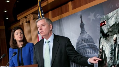 Los senadores  Lindsey Graham  y  Kelly Ayotte  explican la captura del yerno de Osama bin Laden,  Sulaiman Abu Ghaith.