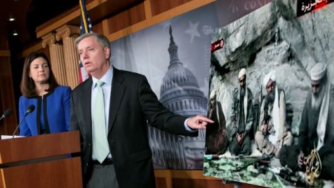 Los senadores Lindsey Graham y Kelly Ayotte explican la captura del yerno de Osama bin Laden, Sulaiman Abu Ghaith.
