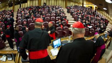 Los cardenales se congregaron en el Aula Nueva del Sínodo del Vaticano.