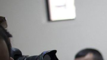 El general guatemalteco en retiro Efraín Ríos Montt, a su salida de una corte en Ciudad de Guatemala.