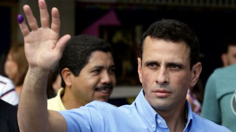 Henrique Capriles guardó las formas y se limitó a enviar condolencias por la muerte de Chávez y a instar a que se respete la Constitución venezolana.