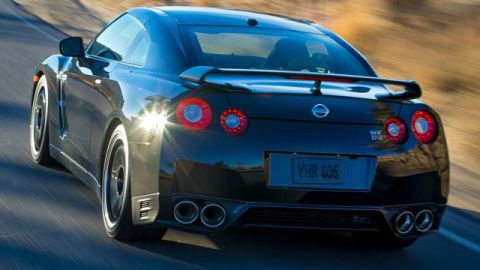 El GT-R combina las características de las ediciones Premium y Black